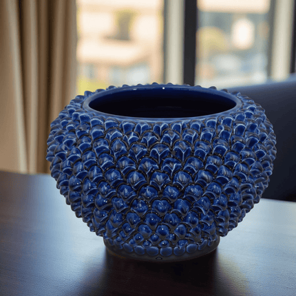 Cachepot a pigna blu intenso in ceramica artigianale di Caltagirone