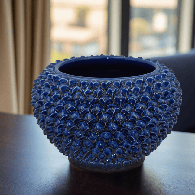 Cachepot a pigna blu intenso in ceramica artigianale di Caltagirone