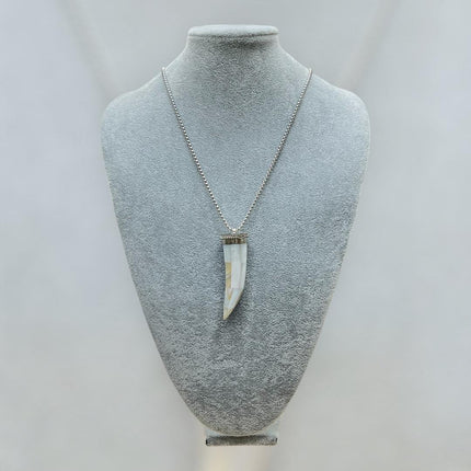 Ciondolo in madreperla e corno – Finitura argento o oro