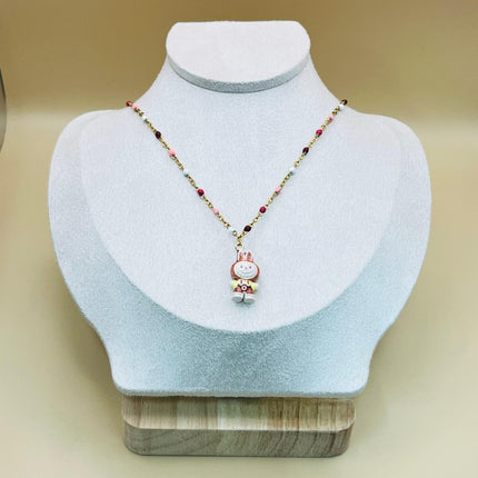 Collana Labubu Kawaii – Catena con perline placcata oro con ciondolo smaltato a forma di cartone animato