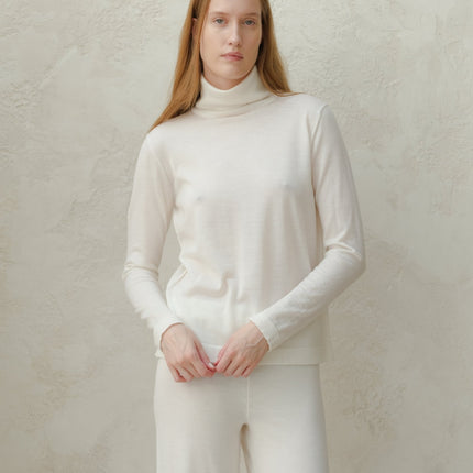 Extra Fine Merino Wool Turtleneck with Straight Sleeve