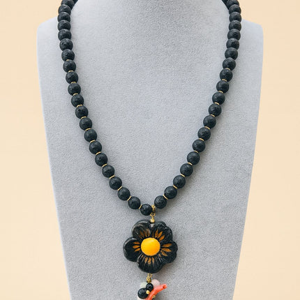 Floral Bloom – Collana artigianale con pendente a forma di fiore