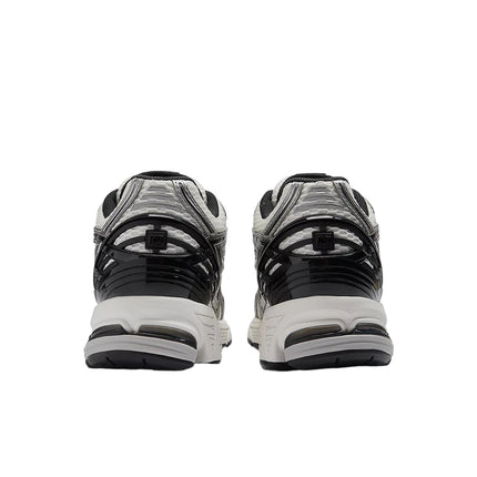 Scarpe 1906R Uomo Silver Metallic/Black/Sea Salt