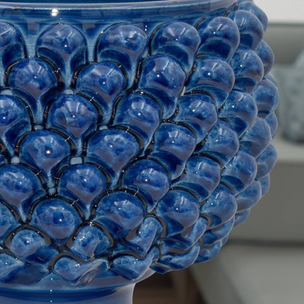 Vaso mezza pigna blu intenso in ceramica di Caltagirone
