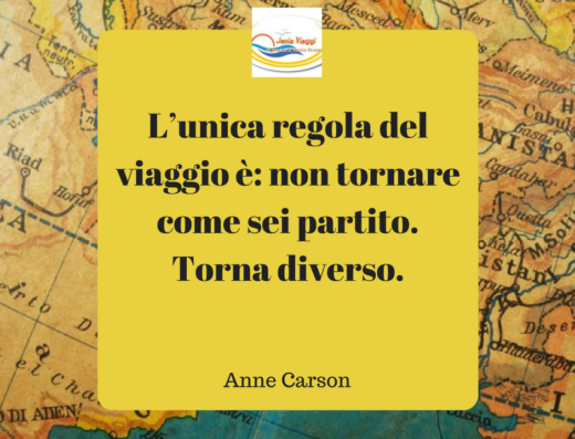 Agenzia viaggi Catania Jenia Viaggi: mappa del mondo con citazione di Anne Carson 'L'unica regola del viaggio e': non tornare come sei partito. Torna diverso.'
