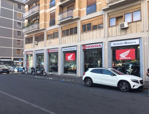 Andala Motors Srl, concessionaria Honda. In esposizione moto e accessori Honda, vendita e assistenza specializzata per motociclisti e viaggiatori su due ruote.