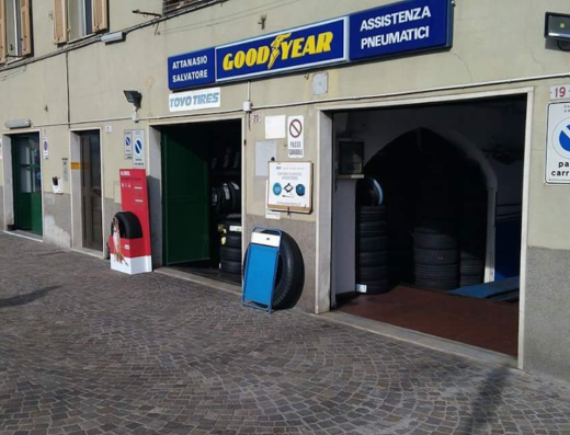 Attanasio Gomme Centro SuperService tire shop exterior in Italy featuring Goodyear and Toyo Tires signage and tire service bay entrances.