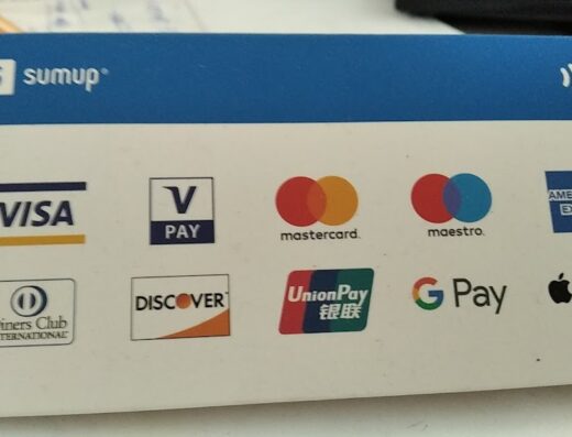 SumUp card reader showing accepted payment methods including Visa, V Pay, Mastercard, Maestro, American Express, Diners Club International, Discover, UnionPay, G Pay, and Apple Pay, indicating a wide range of payment options for customers.