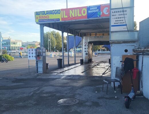 Auto lavaggio a mano il Nilo