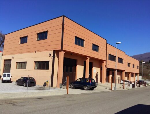 Esterno dell'Autofficina A.M. Service di Mosci A., elettrauto, gommista, specializzata in revisioni e impianti a gas per auto e moto.