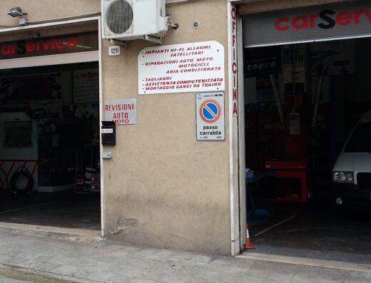 Autofficina Car Service Di Forgione Cristiano: vista esterna dell'officina che offre riparazioni auto e moto, installazione impianti hi-fi e ganci traino.