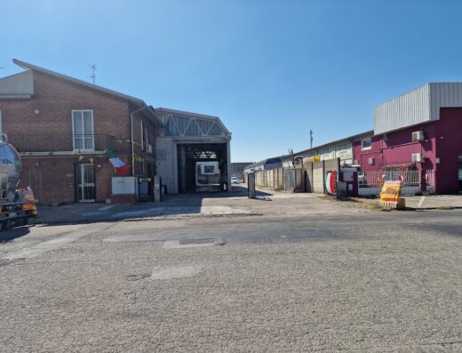 Autolavaggio a mano le piramidi