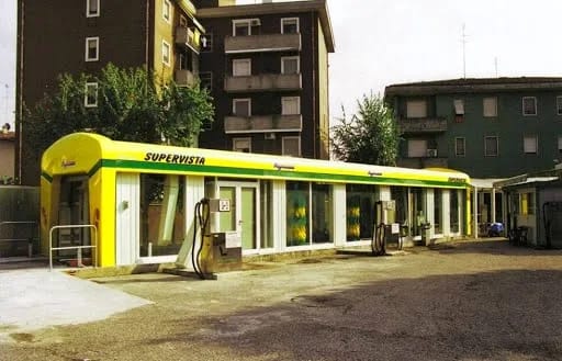 Autolavaggio Bosco: struttura Supervista per il lavaggio moto e accessori. Vista esterna del servizio di autolavaggio.