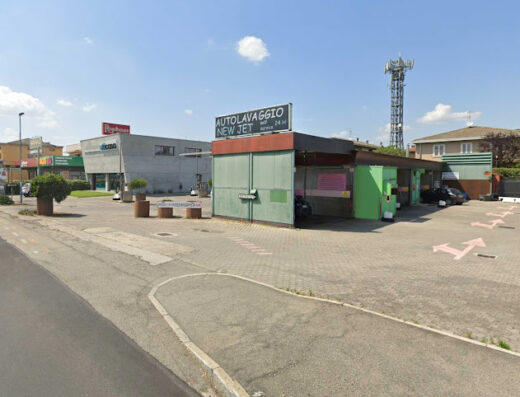 Autolavaggio New Jet self-service a Piacenza, aperto 24 ore, per la pulizia di moto e auto. Servizio rapido e comodo.