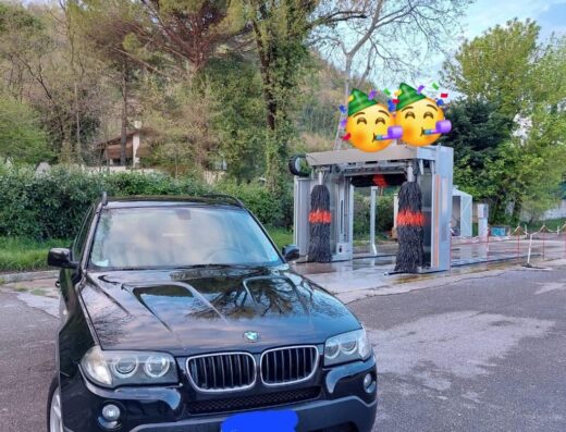 Autolavaggio self-service e servito