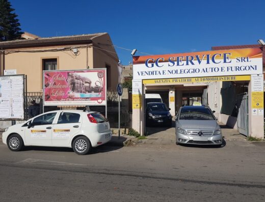 Autonoleggio GC Service offre vendita e noleggio auto e furgoni. Diverse auto sono parcheggiate davanti alla sede, con insegna ben visibile. Servizi di agenzia pratiche automobilistiche disponibili.