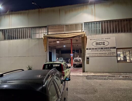 Autoriparatori Castellana Grotte: Facciata dell'officina MCTC revisione veicoli autorizzata, Consorzio Autoriparatori Castellana Grotte.