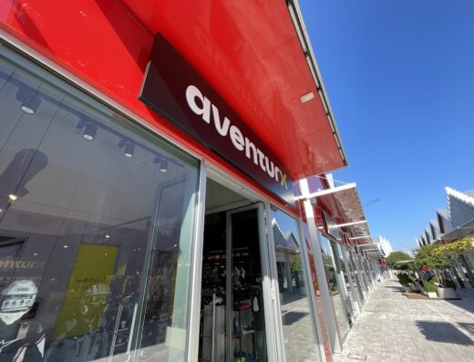 Foto del negozio Aventurx a Scalo Milano, specializzato in abbigliamento, caschi e accessori per moto. Ampia selezione per motociclisti.