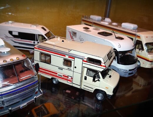Collezione di miniature di camper Avignone, modelli dettagliati di diversi stili di camper per il tuo prossimo viaggio su strada.