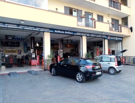 Belfiore Raffaele SuperService offre servizi per moto e auto: assetto ruote, riparazione, vendita pneumatici Yokohama, Lassa, revisioni e accessori moto.