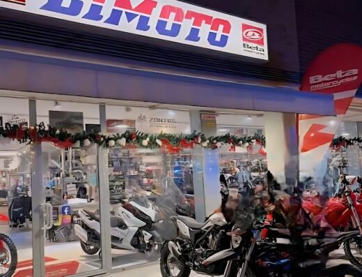 Showcase di Bimoto: negozio di moto con esposizione di motocicli, accessori e ricambi. Servizi offerti per gli amanti delle due ruote e del marketplace moto.