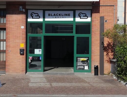 Immagine dell'ingresso di Blackline Moto, negozio specializzato in compravendita moto usate, accessori, personalizzazioni e officina per motocicli
