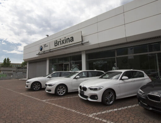 Concessionaria BRIXINA per vendita e assistenza BMW, MINI e BMW Motorrad. In esposizione auto BMW di diversi modelli.