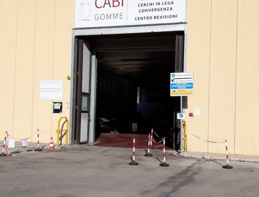 Cabi Gomme a Ferrara, centro specializzato nella vendita e assistenza pneumatici per moto e auto. Offre servizi di convergenza, cerchi in lega e revisioni.