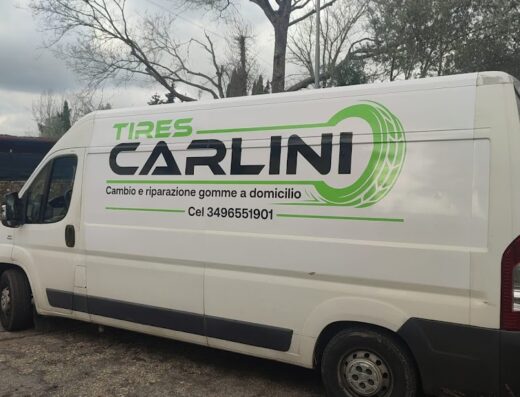 Carlini Tire Gommista a Domicilio van for on-site motorcycle tire repair and replacement services, offering convenience for riders in need of assistance.