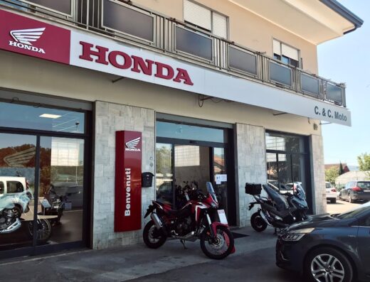 C&C Moto Srl: Concessionaria Honda con esposizione di moto nuove e usate, accessori e ricambi originali Honda. Officina specializzata per riparazioni e tagliandi.
