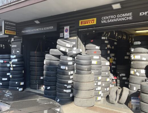 Centro Gomme Valsavarache Driver Center Pirelli a Roma, negozio di pneumatici per auto, moto e scooter con vasta scelta di gomme Pirelli e servizio di assistenza.