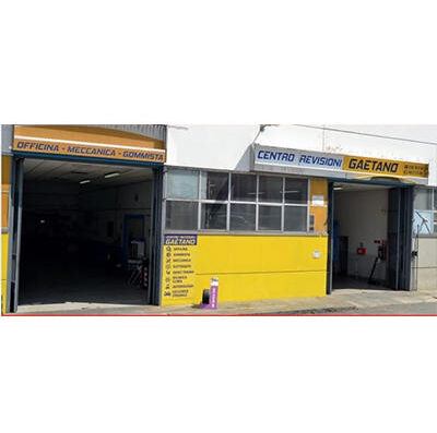 Facciata del Centro Revisioni Gaetano, officina meccanica e gommista specializzata in revisioni moto e riparazioni veicoli a motore.