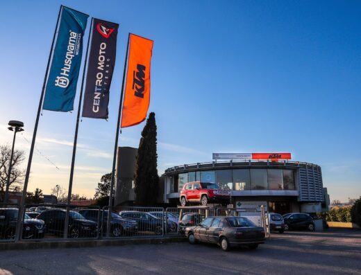 Centromoto Viterbo: concessionaria moto con esposizione di moto Husqvarna e KTM, vendita accessori moto e servizio assistenza a Viterbo.