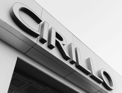 Insegna di Cirillo Ricambi per Cicli e Motocicli, negozio specializzato in accessori e ricambi per moto e biciclette