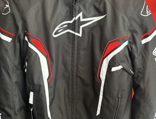 Giacca da moto Alpinestars in vendita presso la concessionaria Honda Passarelli Moto a Grotteria, accessorio per motociclisti