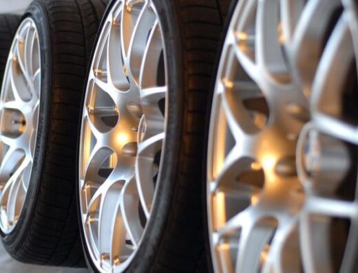 Cerchi in lega aftermarket e pneumatici nuovi in vendita da Corticelli Gomme, accessori per auto e moto.