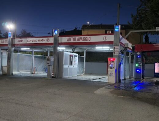 Crystal Wash self-service h24 e lavaggio con operatore