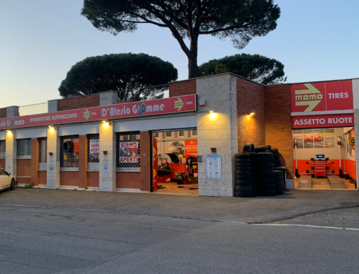 D'Alesio Gomme: Rivenditore autorizzato di pneumatici e servizi auto. Assortimento di gomme Momo Tires e attrezzature per assetto ruote.