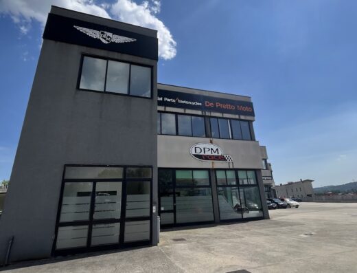 De Pretto Moto S.R.L. sede: edificio moderno con logo DPM Race per vendita e assistenza moto, ricambi e accessori.