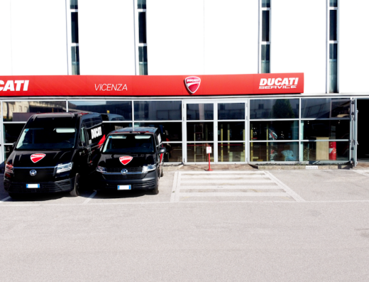 Ducati Vicenza: concessionaria ufficiale con furgoni per assistenza e ricambi moto. Scopri i servizi e gli accessori originali.