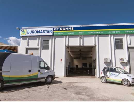 Euromaster GT Gomme: officina specializzata in pneumatici per moto e auto. Servizi di assetto, freni, climatizzazione, cambio olio e batterie. Ampia selezione di gomme e accessori per motociclisti e automobilisti.