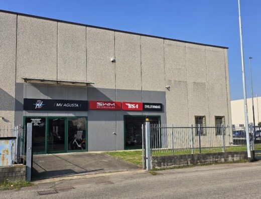EvolutionBike Moto Vittuone: Concessionario moto multimarca con MV Agusta, SWM Motorcycles e BSA. Vendita, assistenza e accessori per motociclisti a Vittuone.