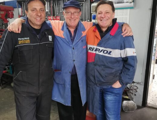 F.lli Spinelli di Saverio e Antonio Spinelli ritratti nella loro officina meccanica per moto, ricambi e accessori.