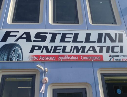 Insegna di Fastellini Pneumatici Point S, centro assistenza specializzato in pneumatici Bridgestone per moto, auto e veicoli commerciali. Servizi di equilibratura e convergenza.