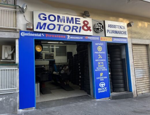 Gomme & Motori: officina specializzata in pneumatici e assistenza plurimarche per auto e moto. Servizi di meccanica, revisione e lucidatura fari. Rivenditore Continental, Firestone, Michelin, Hankook, Pirelli e Bridgestone.