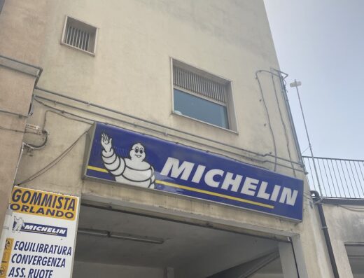Gommista Orlando a Lagonegro, specializzato in pneumatici Michelin per moto e auto, offre servizi di equilibratura e convergenza assetto ruote