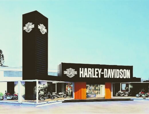 Harley Davidson Cagliari Teknomoto Srl: vista esterna del concessionario con esposizione di moto Harley-Davidson. Servizi di vendita, assistenza e accessori per motociclisti.