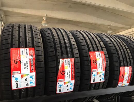 File di pneumatici Firemax FM601 225/45ZR17 94W XL con etichette energetiche, ideali per auto e moto. Acquista online i tuoi pneumatici su HP Brasil Gomme.