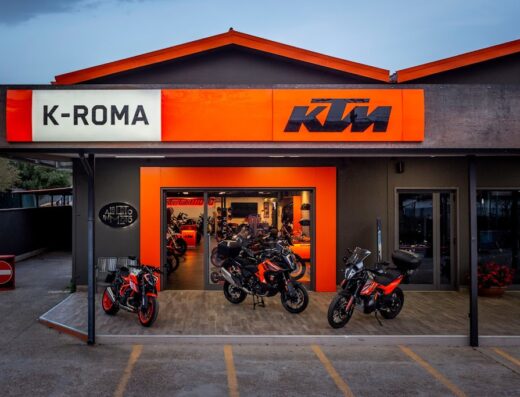 KTM K-Roma powered by Albertoinmoto, concessionario KTM. Esposizione di moto KTM nuove e usate. Servizi di vendita, assistenza e accessori originali KTM.
