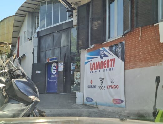 Lamberti Moto e Ricambi: concessionario e officina moto con vendita accessori e ricambi per moto Suzuki, Voge e Kymco.